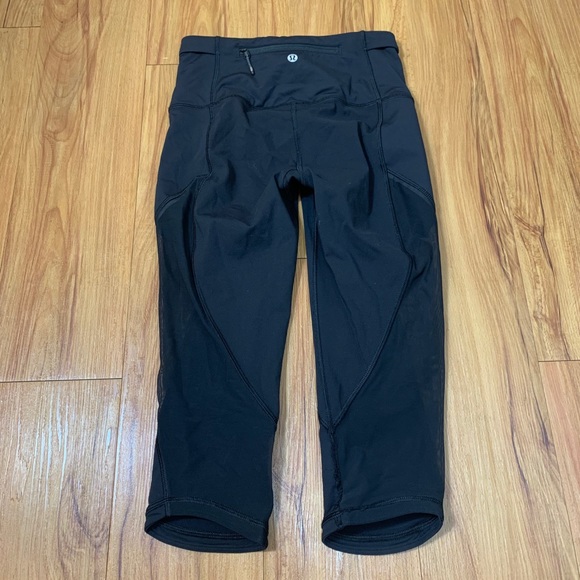 Lululemon Run with The Sun Crop Black 4 Mesh 19" - Picture 7 of 16